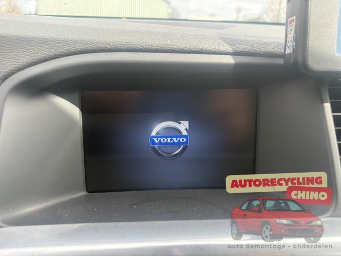 Volvo V60 I 2.4 D6 20V Plug-in Hybrid AWD Schrottauto (2013, Grau)