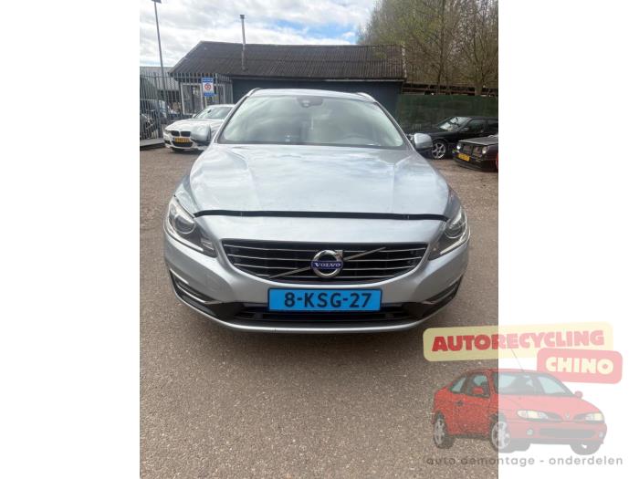 Volvo V60 I 2.4 D6 20V Plug-in Hybrid AWD Schrottauto (2013, Grau)