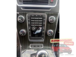Volvo V60 I 2.4 D6 20V Plug-in Hybrid AWD Schrottauto (2013, Grau)