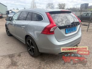 Volvo V60 I 2.4 D6 20V Plug-in Hybrid AWD Schrottauto (2013, Grau)