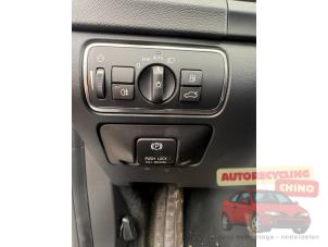 Volvo V60 I 2.4 D6 20V Plug-in Hybrid AWD Schrottauto (2013, Grau)