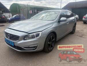 Volvo V60 I 2.4 D6 20V Plug-in Hybrid AWD Schrottauto (2013, Grau)