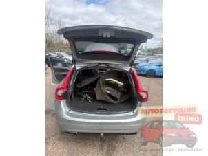 Volvo V60 I 2.4 D6 20V Plug-in Hybrid AWD Schrottauto (2013, Grau)