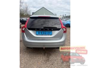 Volvo V60 I 2.4 D6 20V Plug-in Hybrid AWD Schrottauto (2013, Grau)
