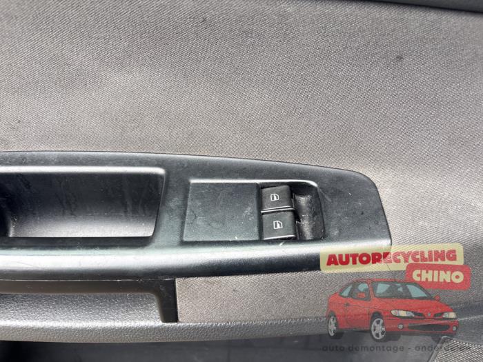 Volkswagen Polo IV 1.2 12V Épave (2006, Gris)