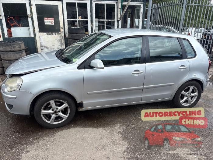 Volkswagen Polo IV 1.2 12V Épave (2006, Gris)