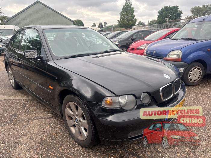 BMW 3 serie Compact 318ti 16V Samochód złomowany (2003, Czarny)