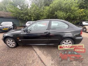 BMW 3 serie Compact 318ti 16V Samochód złomowany (2003, Czarny)