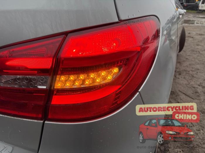 Mercedes B 1.6 B-180 BlueEFFICIENCY Turbo 16V Samochód złomowany (2013, Szary)