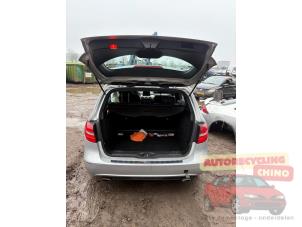 Mercedes B 1.6 B-180 BlueEFFICIENCY Turbo 16V Samochód złomowany (2013, Szary)