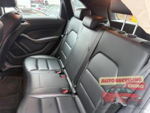 Mercedes B 1.6 B-180 BlueEFFICIENCY Turbo 16V Samochód złomowany (2013, Szary)