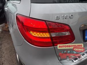 Mercedes B 1.6 B-180 BlueEFFICIENCY Turbo 16V Samochód złomowany (2013, Szary)