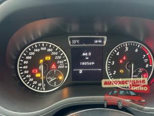 Mercedes B 1.6 B-180 BlueEFFICIENCY Turbo 16V Samochód złomowany (2013, Szary)