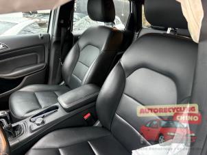 Mercedes B 1.6 B-180 BlueEFFICIENCY Turbo 16V Samochód złomowany (2013, Szary)