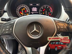 Mercedes B 1.6 B-180 BlueEFFICIENCY Turbo 16V Samochód złomowany (2013, Szary)
