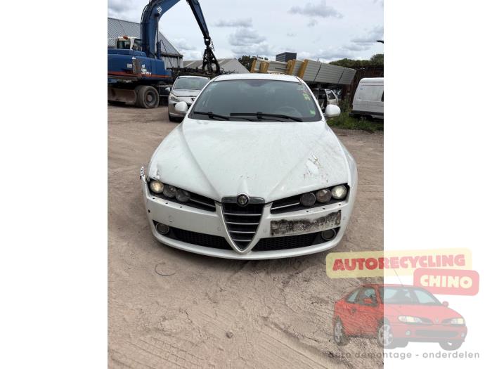 Alfa Romeo 159 Sportwagon 1.8 TBi 16V Samochód złomowany (2012, Bialy)