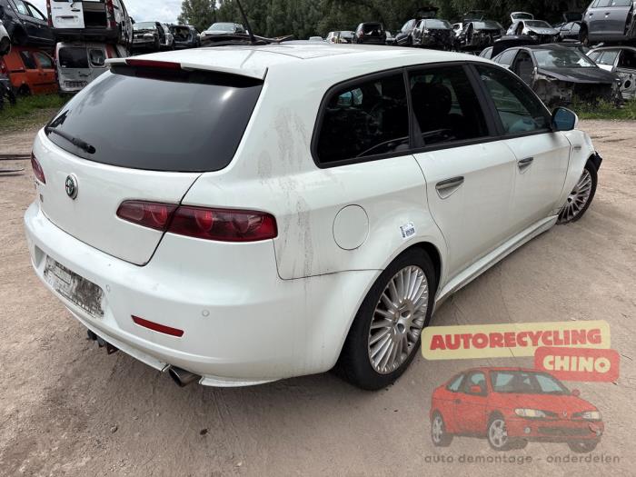 Alfa Romeo 159 Sportwagon 1.8 TBi 16V Samochód złomowany (2012, Bialy)