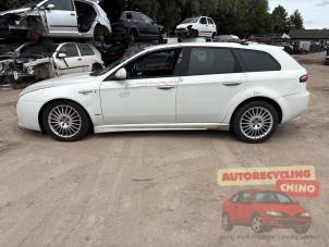Alfa Romeo 159 Sportwagon 1.8 TBi 16V Samochód złomowany (2012, Bialy)
