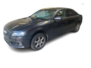 Audi A4 2.0 TDI 16V Samochód złomowany (2010, Szary)