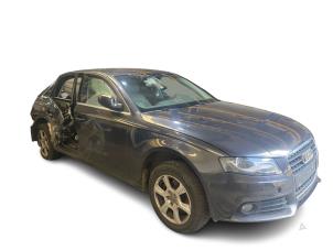 Audi A4 2.0 TDI 16V Samochód złomowany (2010, Szary)
