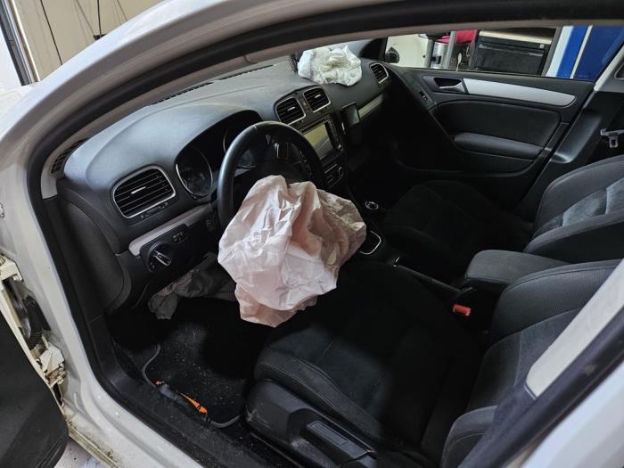 Volkswagen Golf VI 1.4 TSI 122 16V Samochód złomowany (2009, Bialy)