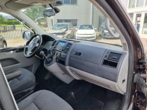 Volkswagen Transporter T5 2.0 TDI DRF Épave (2011, Brun)