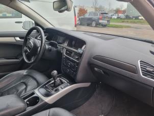 Audi A4 Avant 2.0 TDI 16V Samochód złomowany (2010, Szary)