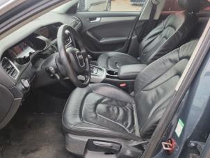 Audi A4 Avant 2.0 TDI 16V Samochód złomowany (2010, Szary)