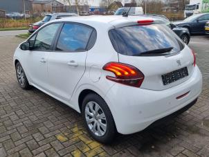 Peugeot 208 I 1.2 Vti 12V PureTech Épave (2018, Blanc)
