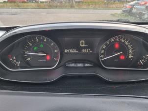 Peugeot 208 I 1.2 Vti 12V PureTech Épave (2018, Blanc)