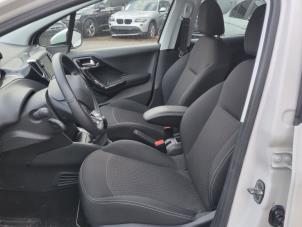 Peugeot 208 I 1.2 Vti 12V PureTech Épave (2018, Blanc)