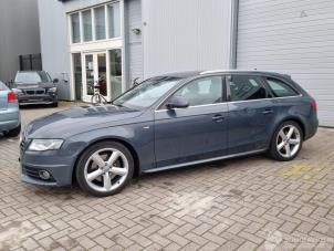 Audi A4 Avant 3.0 TDI V6 24V Quattro Épave (2008, Foncé, Gris)