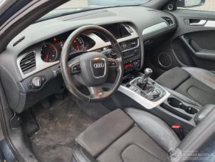 Audi A4 Avant 3.0 TDI V6 24V Quattro Épave (2008, Foncé, Gris)