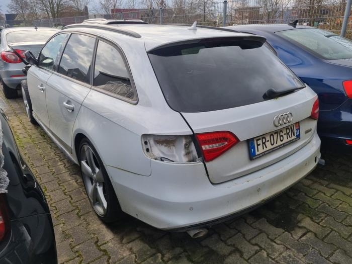 Audi A4 Avant 3.0 TDI 245 V6 24V Quattro Épave (2015, Blanc)