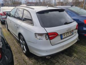 Audi A4 Avant 3.0 TDI 245 V6 24V Quattro Épave (2015, Blanc)
