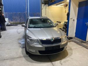 Skoda Octavia Combi 1.8 TSI 16V Épave (2011, Beige)