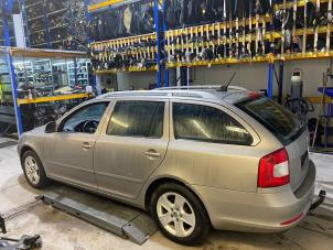 Skoda Octavia Combi 1.8 TSI 16V Épave (2011, Beige)