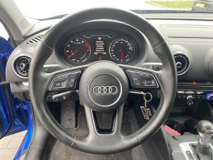 Audi A3 Limousine 1.0 TFSI 12V Épave (2018, Bleu)