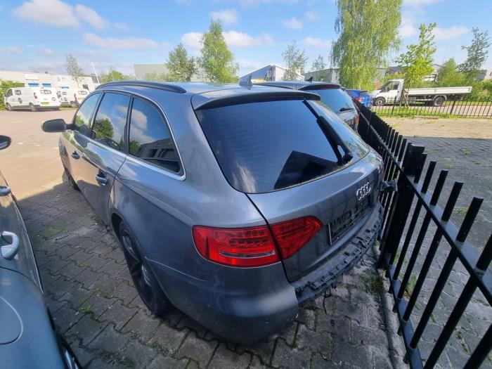 Audi A4 Avant 2.0 TFSI 16V Quattro Épave (2011, Gris)