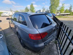 Audi A4 Avant 2.0 TFSI 16V Quattro Épave (2011, Gris)