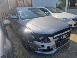 Audi A4 Avant 2.0 TFSI 16V Quattro Épave (2011, Gris)