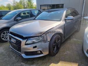 Audi A4 Avant 2.0 TFSI 16V Quattro Épave (2011, Gris)