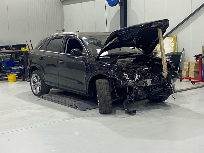 Audi Q3 2.0 16V TFSI 200 Quattro Samochód złomowany (2014, Czarny)
