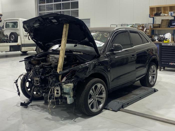 Audi Q3 2.0 16V TFSI 200 Quattro Samochód złomowany (2014, Czarny)