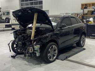Audi Q3 2.0 16V TFSI 200 Quattro Samochód złomowany (2014, Czarny)