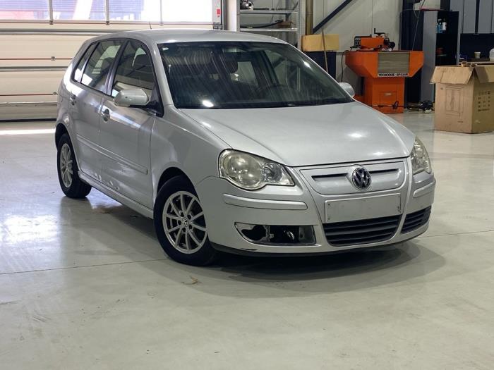 Volkswagen Polo IV 1.4 TDI 80 Épave (2008, Gris)