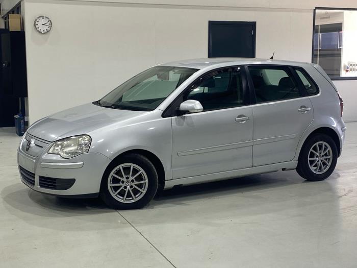 Volkswagen Polo IV 1.4 TDI 80 Épave (2008, Gris)