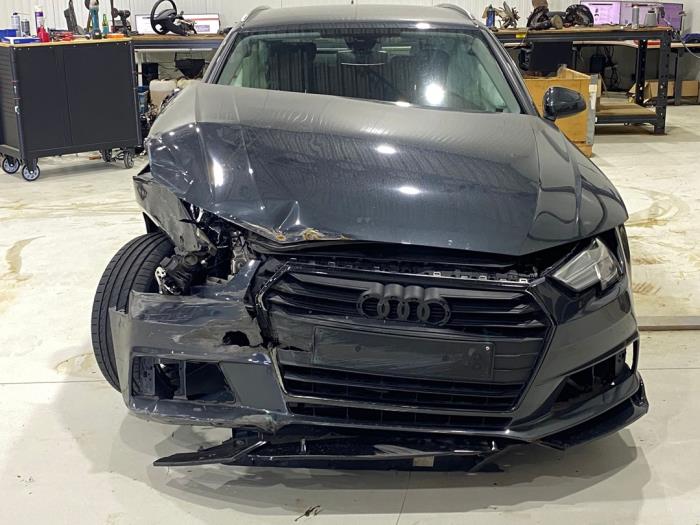 Audi A4 Avant 2.0 TDI Ultra 16V Schrottauto (2017, Grau)