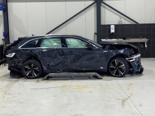 Audi A4 Avant 2.0 TDI Ultra 16V Samochód złomowany (2017, Szary)
