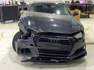 Audi A4 Avant 2.0 TDI Ultra 16V Samochód złomowany (2017, Szary)